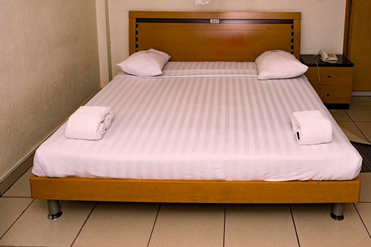 Aponye Hotel Kampala Eksteriør billede